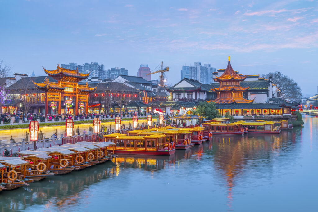 En stad i Kina vid vatten